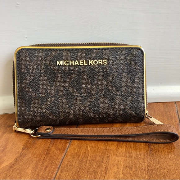 Michael Kors Handbags - Michael Kors Large Logo Smartphone Wristlet